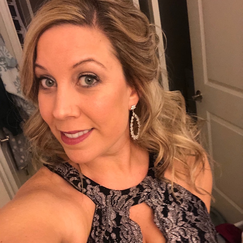 Meet your Posher, Elisa